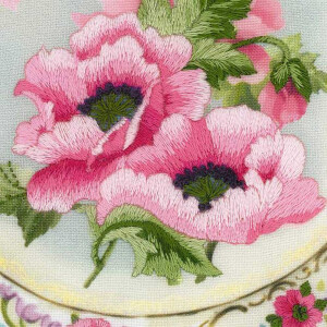 Riolis Stickbildset Plattstich "Teller mit rosa...