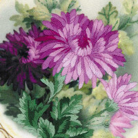 Riolis Satin-Stitch Kit Plate with Chrysanthemums. Satin Stitch, stamped, DIY