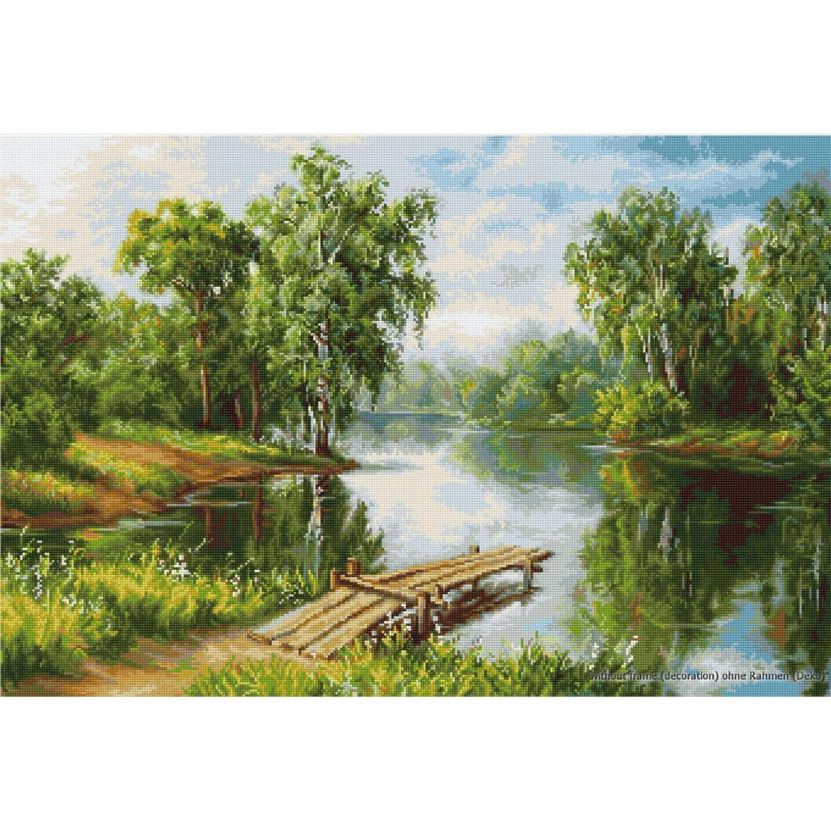 Спокойная сцена на берегу озера с деревянным причалом,...