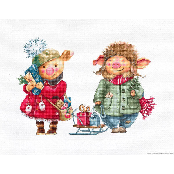 Eine festliche Stickpackung von Luca-s zeigt zwei fröhliche Ferkel, die für den Winter gekleidet sind. Eines in einem roten Mantel mit Pelzmütze hält Geschenke und einen Baum. Das andere in einem grünen Mantel und einer Pelzmütze zieht einen Schlitten mit verpackten Geschenken. Beide lächeln vor einem weißen Hintergrund und schaffen so eine bezaubernde Feiertagsszene.