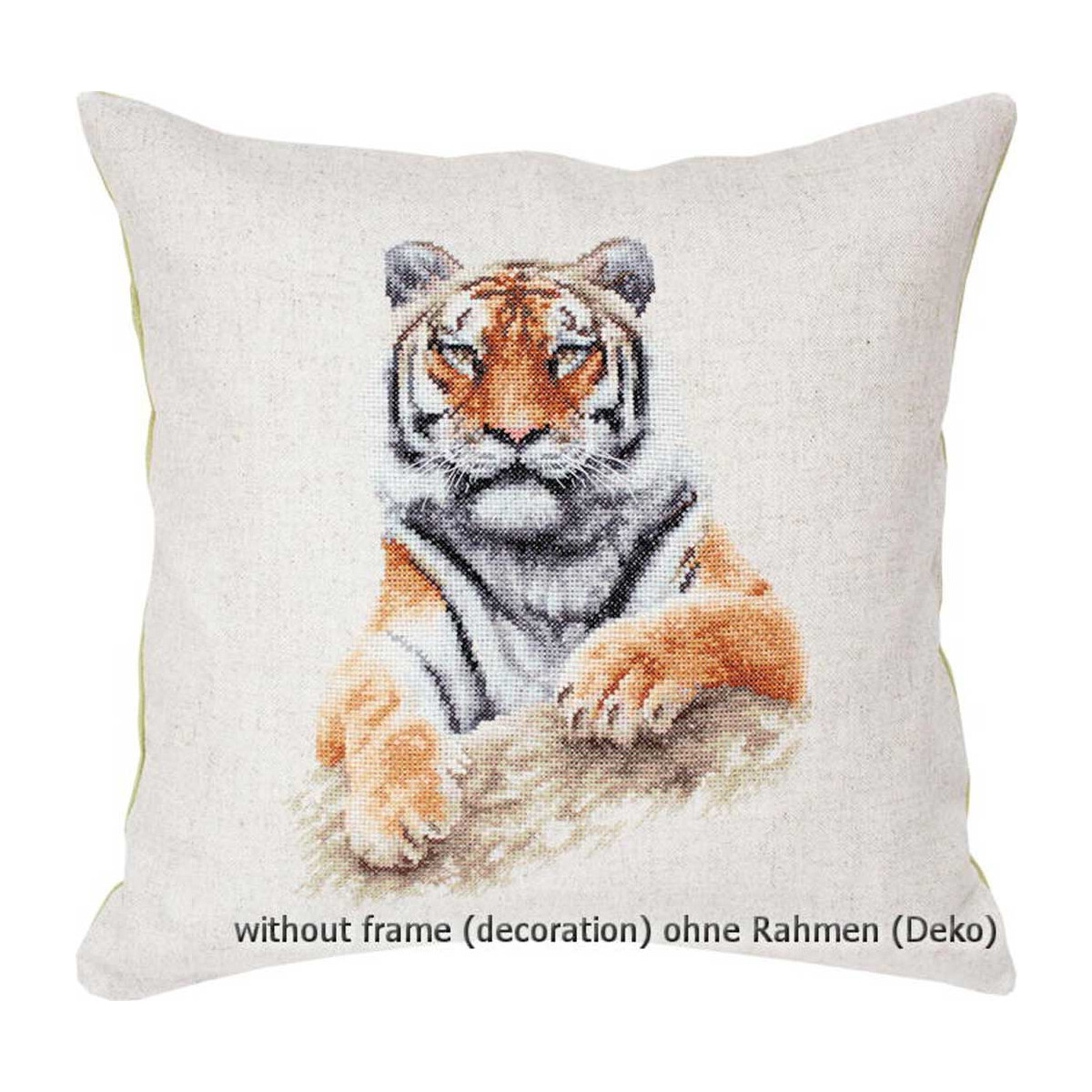Бежевая подушка с детально вышитым изображением тигра,...