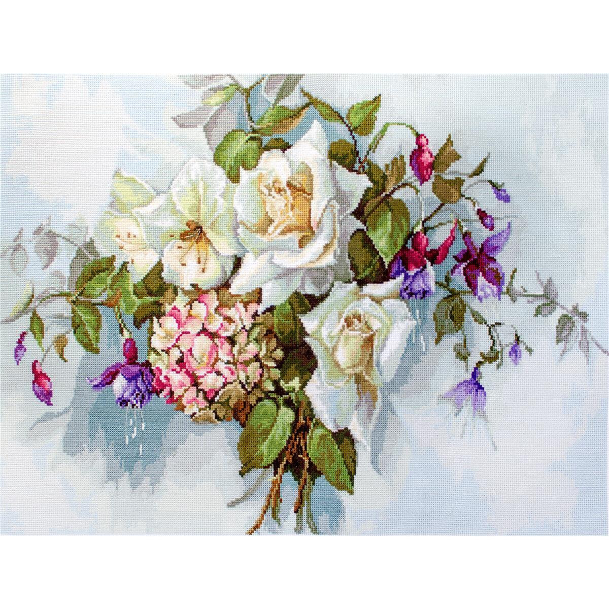 Een gedetailleerd bloemstuk bestaat uit witte rozen, roze...