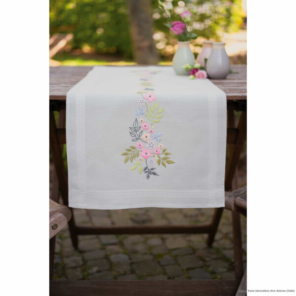 Vervaco bedruckter Tischläufer Plattstichset "Blumen und Blätter", Bild vorgezeichnet