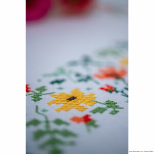 Vervaco bedruckter Tischläufer Kreuzstichset "frische Blumen", Bild vorgezeichnet