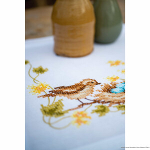 Auslaufmodell Vervaco bedruckter Tischläufer Kreuzstichset "Vögelchen im Nest", Bild vorgezeichnet