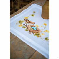 Vervaco geprinte tafelloper kruissteek set "Birdie in het nest", afbeelding getekend