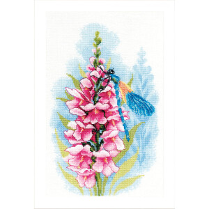 Eine Lanarte-Stickpackung mit einer leuchtend blauen Libelle, die auf einem hohen rosa Blütenstand vor einem hellen Hintergrund thront. Die Blüte weist detaillierte Blütenblätter und grüne Blätter an der Basis auf, mit zartem blauem und grünem Laub in der Ferne, was eine zarte, natürliche Szene erzeugt.