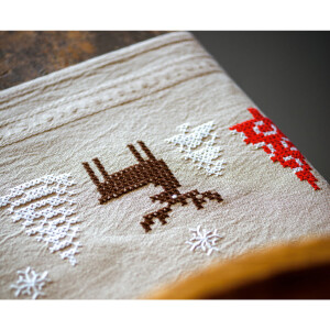 Vervaco stamped satin stitch kit tablechloth...