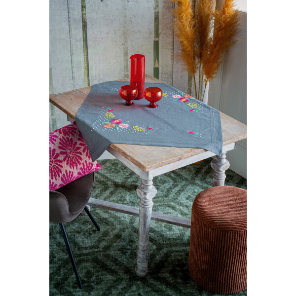 Vervaco stamped satin stitch kit tablechloth "Feurige Blumen", 80x80cm, DIY