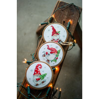 Vervaco Set de point de croix "Gnomes de Noël dans la neige" Set de 3 avec cercle à broder, motif de comptage, diam. 10cm