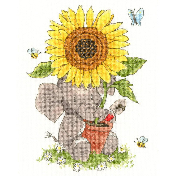 Eine niedliche Illustration eines sitzenden Elefantenbabys mit einer großen Sonnenblume auf dem Kopf. Der Elefant, der an eine detailreiche Stickpackung von Bothy Threads erinnert, hält einen Pinsel und einen Blumentopf. Um ihn herum sind kleine Blumen, zwei Bienen und ein blauer Schmetterling, die eine skurrile und fröhliche Szene schaffen, die perfekt für Kreuzstich-Enthusiasten ist.