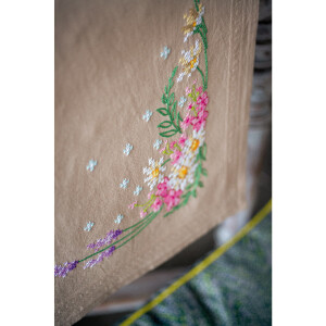 Vervaco Juego de punto de cruz para camino de mesa "Flores de primavera", diseño de bordado pre-dibujado, 40x100cm