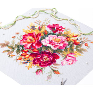Magic Needle Zweigart Edition counted cross stitch kit "Flower Magic. Dogrose", 30x30cm, DIY