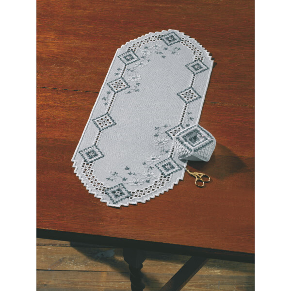 Набор для вышивания Permin Хардангер раннер (Мулетон, наперон) "Хардангер Grey", счетная схема, 28x70 см, 63-9792