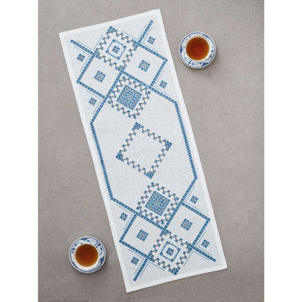 Permin Hardanger Chemin de table set "Hardanger bleu", motif à compter, 41x106cm, 75-1851
