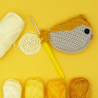 Hardicraft Набор для вязания крючком амигуруми "Птица желтая" с хлопковой пряжей и наполнителем, 10 см, HC-40CK072