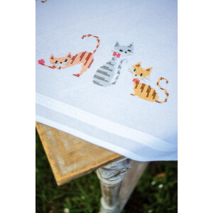 Vervaco stamped cross stitch kit tablechloth "Katzen mit Streifen", 80x80cm, DIY