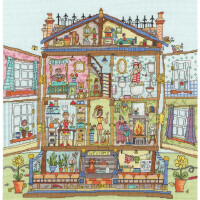 Illustratie van een poppenhuis met meerdere verdiepingen in doorsnede, gevuld met verschillende figuren en levendige details. Inclusief een gezin dat kookt, leest, schildert, een badkamerscène, een huiskat en talloze decoratieve elementen zoals planten, bloemen, schilderijen en meubels. Er ligt een welkomstmat bij de ingang. Perfect voor het maken van een schattig borduurpakket van Bothy Threads met kruissteektechnieken!