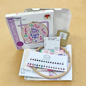 Bothy Threads stamped embroidery kit with wooden hoop "Sew Happy", ELFW4, Diam. 20,4cm, DIY