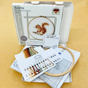 Bothy Threads counted cross stitch kit with wooden hoop "Acorns", XHD116, Diam. 15cm, DIY