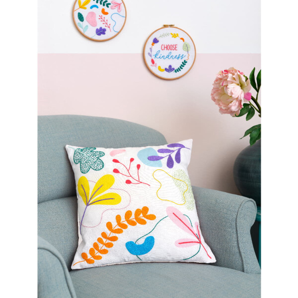 Anchor stamped cushion with cushion back freestyle stitch kit "Graphic Floral", 40x40cm, DIY