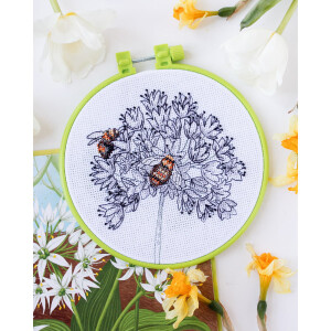 Abris Art counted cross stitch kit with hoop "Bees", 15x15cm, DIY