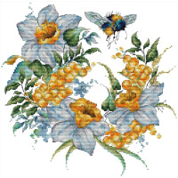 Ein aufwendig gesticktes Muster zeigt einen lebendigen Blumenkranz mit drei großen blauen Blüten, gelben Beerenbüscheln und üppigen grünen Blättern. Eine detailreiche Biene mit blauen und gelben Markierungen schwebt über dem Kranz und verleiht dem Design der Luca-S Stickpackung eine skurrile Note.