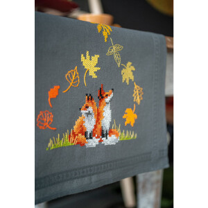 Vervaco stamped cross stitch kit tablechloth "foxes...