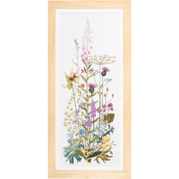 The picture you describe shows a detailed embroidery framed in a light-colored wooden frame. Thea Gouverneurs embroidery design consists of a variety of colorful, delicately embroidered flowers and plants in various shades of green, purple, pink and yellow on a white background. The plants are arranged vertically to create a natural, botanical scene and as this is an embroidery kit, your description refers to the finished artwork, which still needs to be embroidered. This means that the buyer will receive the materials such as fabric, threads and needles, as well as instructions or a pattern to embroider the described scene, and the end result is exactly this detailed depiction of various flowers and plants - a beautiful project for the patient with attention to detail!