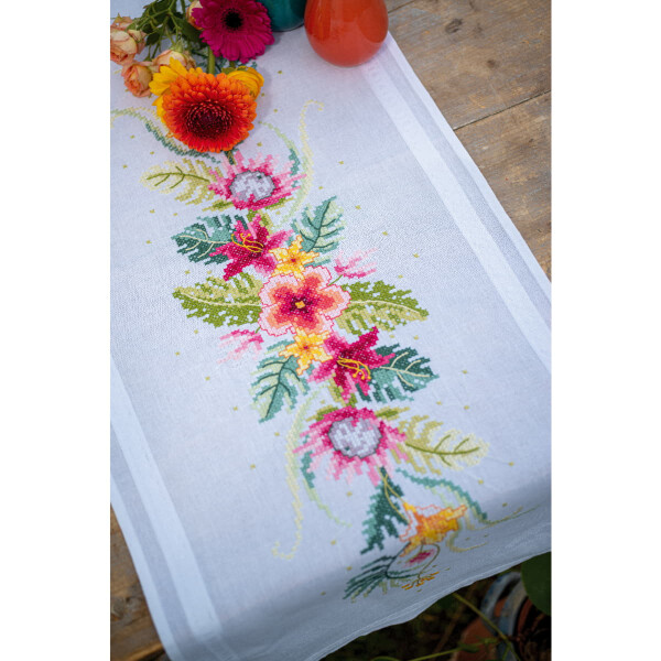 Kit de nappe au point de croix estampé Vervaco "Fleurs tropicales", 40x100cm