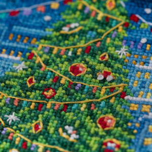 Набор для вышивания счетным крестом Panna "Рождественское украшение. Городская елка", 8,5x8,5 см.