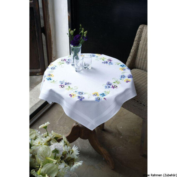 Vervaco tafelkleed "De mooiste viooltjes", geborduurde afbeelding getekend