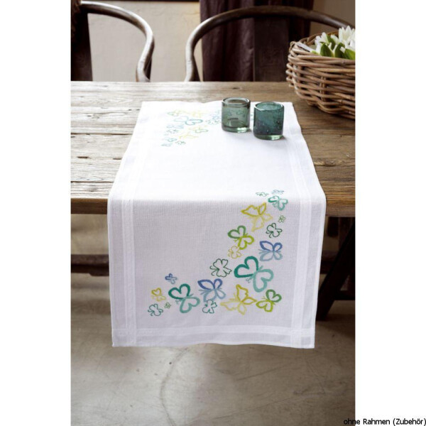 Camino de mesa Vervaco "Mariposas en tonos verdes", patrón de bordado dibujado